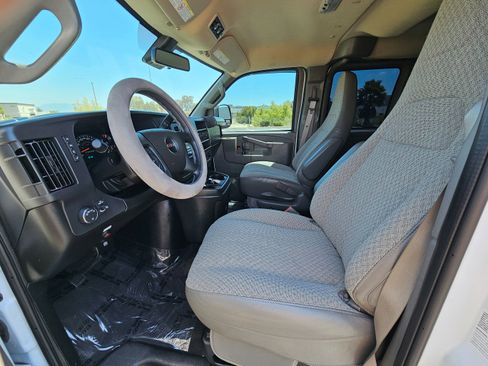 Used 2025 GMC Savana 3500 LT w/ LT Preferred Equipment Group RWD image 17