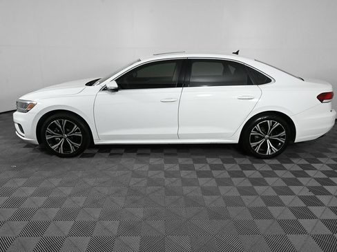Used 2022 Volkswagen Passat 2.0T SE FWD image 3