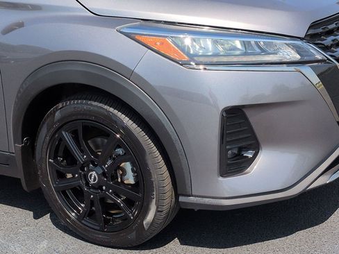 Used 2023 Nissan Kicks SR w/ SR Premium Package FWD image 9