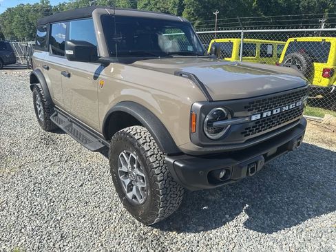 Used 2025 Ford Bronco Badlands AWD/4WD image 2
