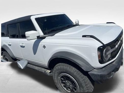 Used 2023 Ford Bronco Outer Banks w/ Sasquatch Package AWD/4WD image 5
