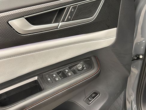 Used 2025 Volkswagen Atlas Peak Edition SE AWD/4WD image 22