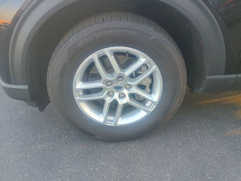 Certified 2025 Ford Explorer Active image 4