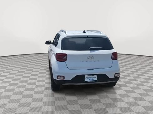 Used 2022 Hyundai Venue SEL FWD image 7