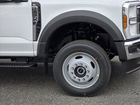 New 2026 Ford F450 XL w/ XL Chrome Package image 4