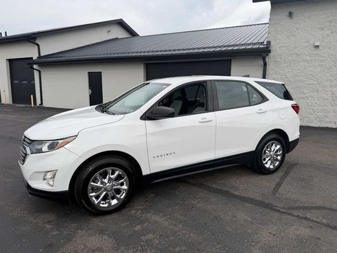 Used 2020 Chevrolet Equinox LS FWD image 2