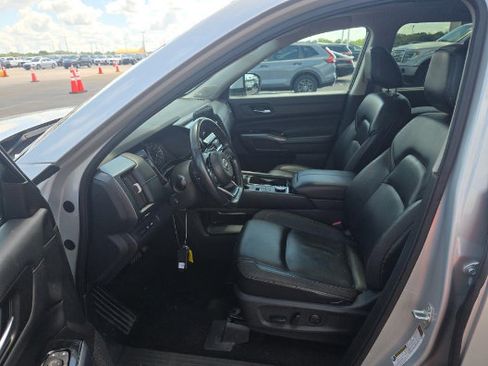 Used 2023 Nissan Pathfinder SL w/ SL Premium Package AWD/4WD image 10