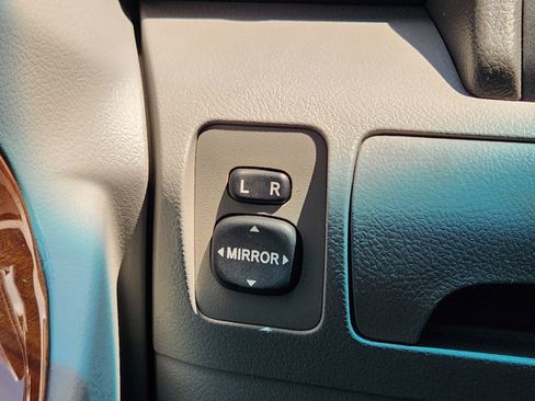 Used 2010 Toyota Camry XLE FWD image 22