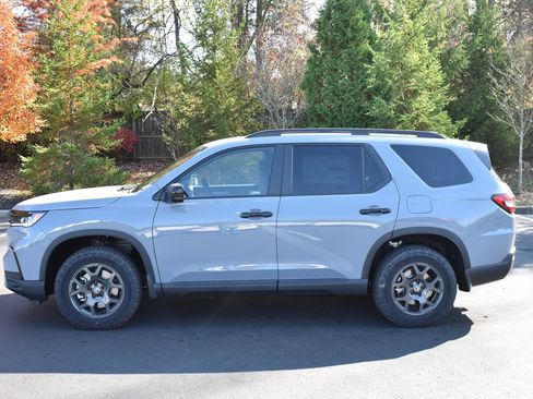 New 2025 Honda Pilot TrailSport image 4