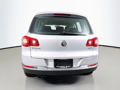 Used 2010 Volkswagen Tiguan S image 6