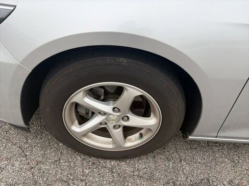 Used 2018 Chevrolet Malibu LS FWD image 15