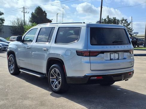 Used 2024 Jeep Wagoneer Series II w/ Flexible Seating Group RWD image 2