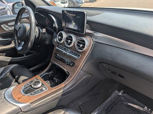 Used 2019 Mercedes-Benz GLC 300 4MATIC image 23