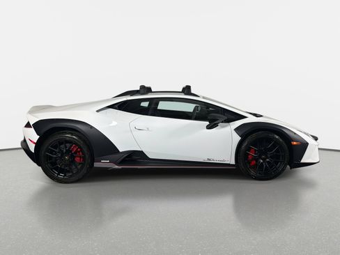 Used 2023 Lamborghini Huracan Sterrato image 2