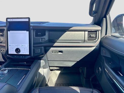 Used 2024 Ford Expedition Limited image 22