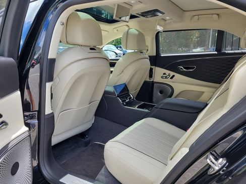Used 2021 Bentley Flying Spur V8 AWD/4WD image 22