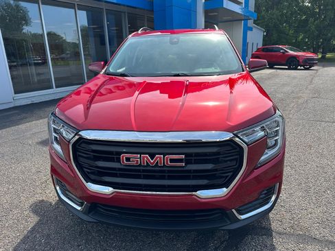 Certified 2022 GMC Terrain SLE w/ Driver Convenience Package AWD/4WD image 2