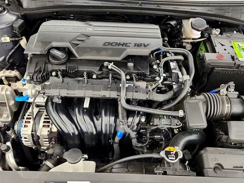 Used 2025 Hyundai Elantra SE FWD image 23
