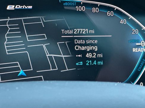 Used 2022 BMW 330e w/ Premium Package image 27