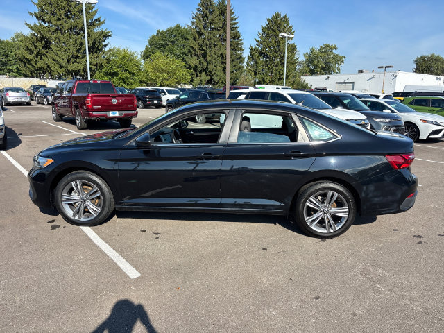 Used 2024 Volkswagen Jetta SE FWD image 3
