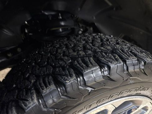 Used 2020 RAM 1500 Laramie w/ Sport Appearance Package image 12