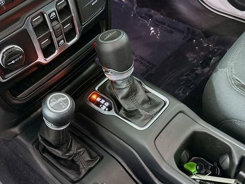 Used 2021 Jeep Gladiator Sport AWD/4WD image 17
