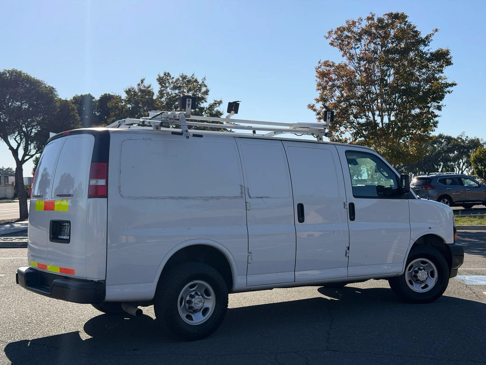 Used 2019 Chevrolet Express 2500 w/ Driver Convenience Package RWD image 11