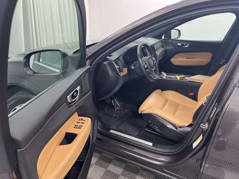 Used 2022 Volvo XC60 B5 Inscription w/ Climate Package image 13