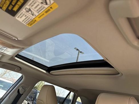 Used 2021 Toyota RAV4 XLE Premium image 16