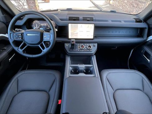 Used 2025 Land Rover Defender 90 S image 16