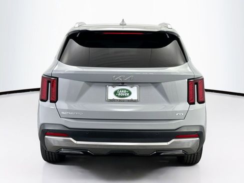 Used 2024 Kia Sorento S w/ Panoramic Sunroof Package image 6
