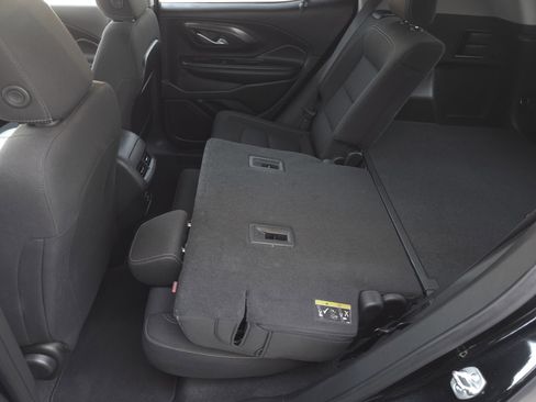 Used 2024 GMC Terrain SLE image 25