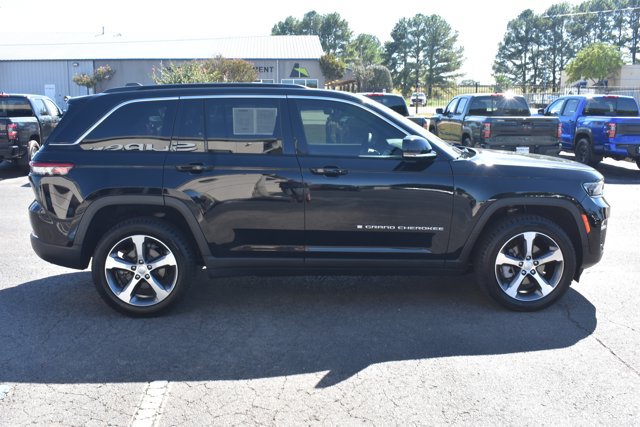 Used 2024 Jeep Grand Cherokee Limited w/ Trailer Tow Package AWD/4WD image 4