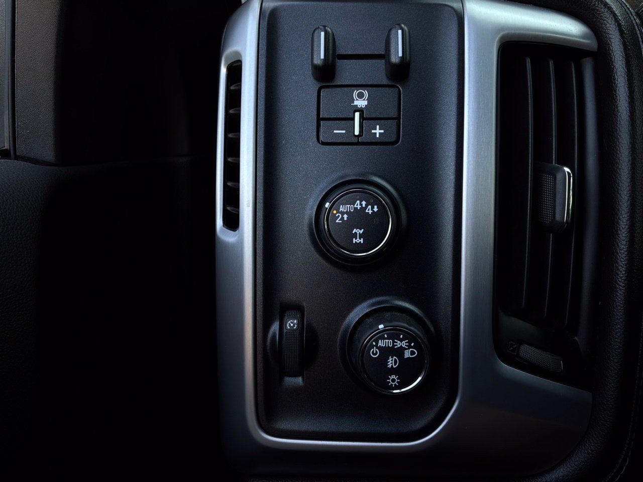 Used 2018 GMC Sierra 1500 SLT w/ Texas SLT Premium Package AWD/4WD image 28