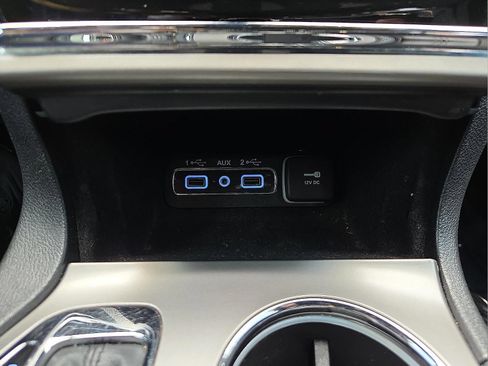 Used 2022 Jeep Grand Cherokee Laredo X AWD/4WD image 18