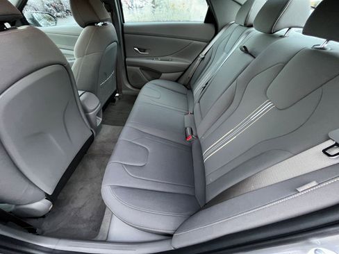 Used 2025 Hyundai Elantra SEL image 25