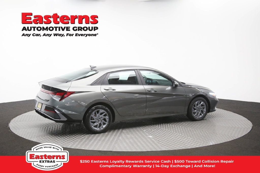 Used 2024 Hyundai Elantra SEL FWD image 42