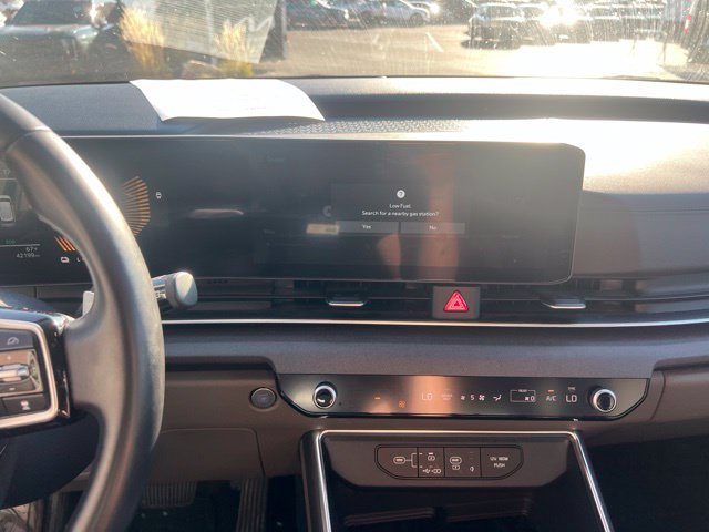 Used 2026 Kia Carnival EX FWD image 8