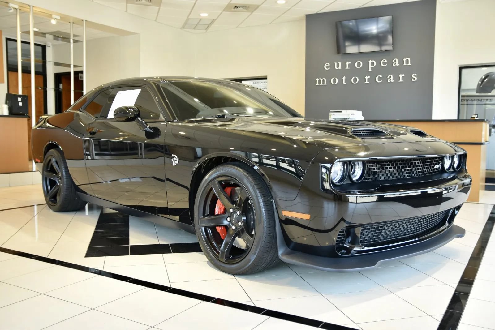 Used 2022 Dodge Challenger SRT Hellcat w/ Plus Package RWD image 1
