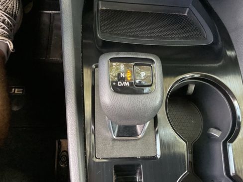 Used 2025 Nissan Rogue SV FWD image 22