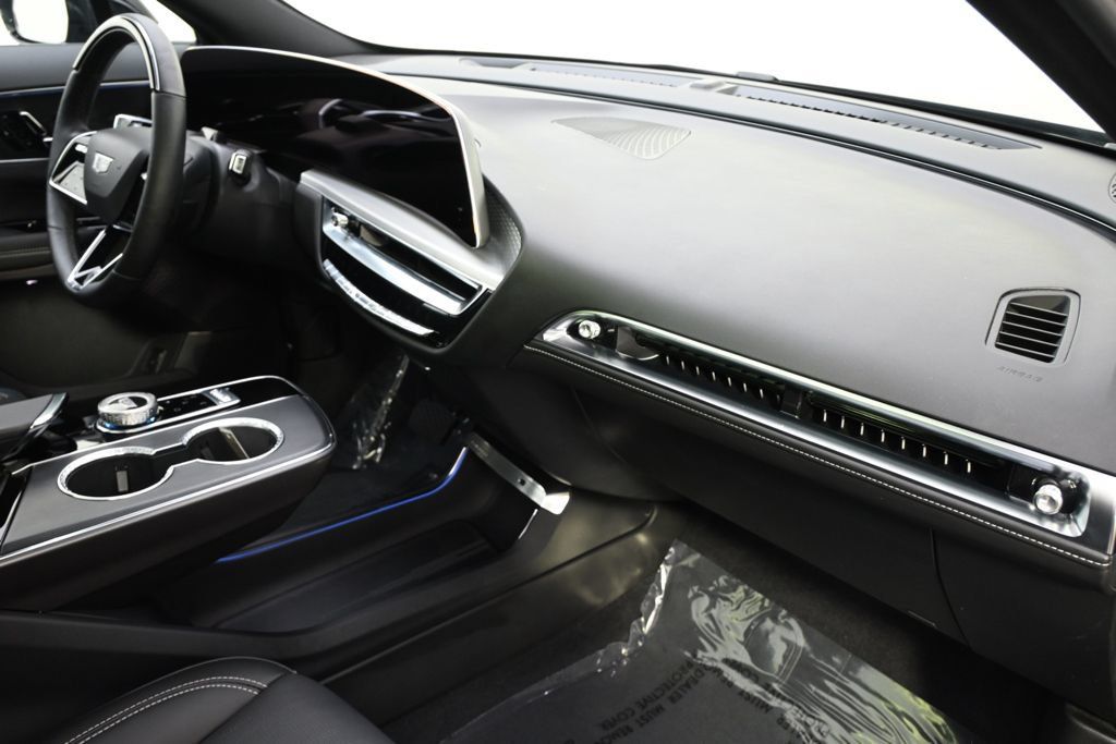 New 2026 Cadillac Lyriq Luxury w/ LPO, Floor Liner Package AWD/4WD image 15