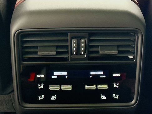 New 2025 Porsche Cayenne Coupe image 27