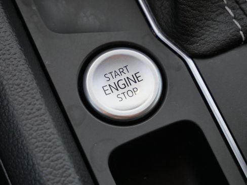 Used 2023 Volkswagen Atlas Cross Sport SEL R-Line image 27