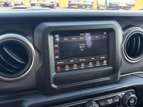 Used 2021 Jeep Gladiator Sport AWD/4WD image 22