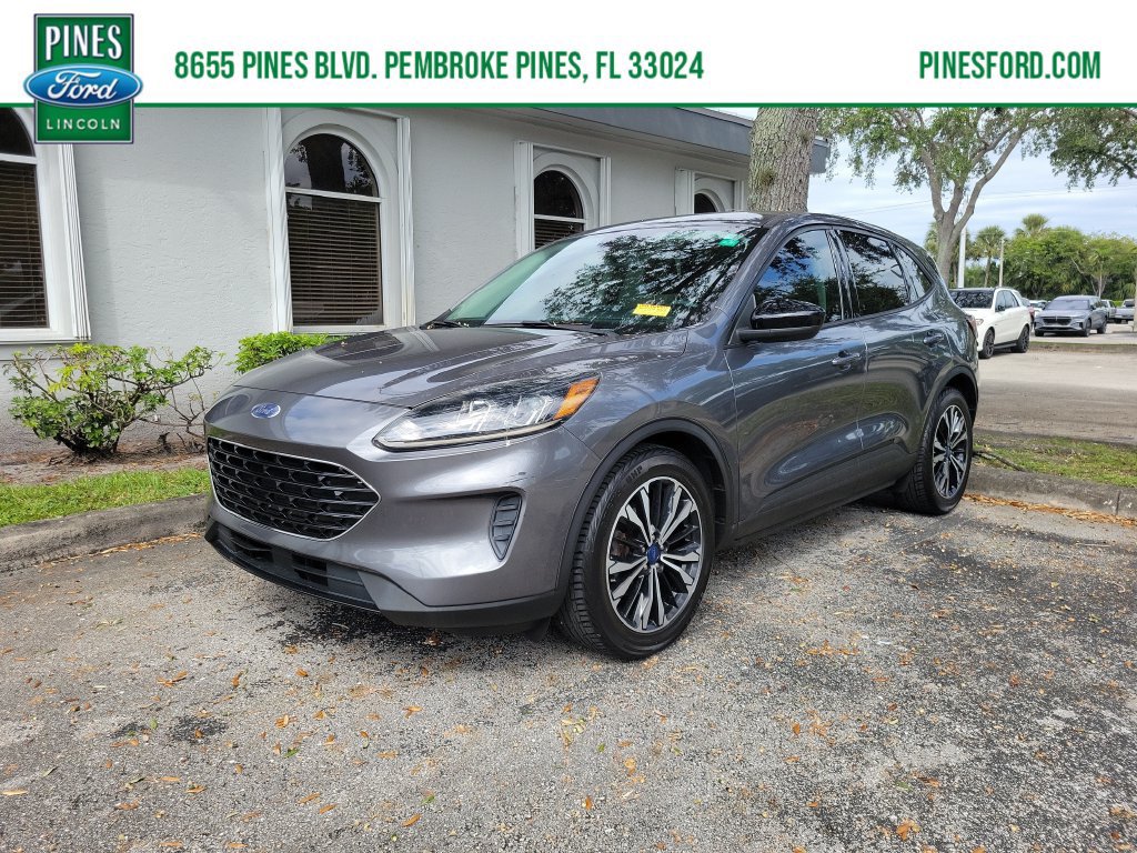 Used 2021 Ford Escape SE w/ SE Sport Appearance Package FWD image 1