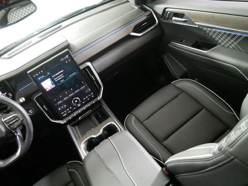 Used 2024 GMC Acadia Denali w/ LPO, Floor Liner Package image 11