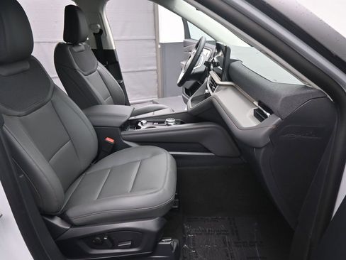 New 2026 Ford Explorer Active w/ Active Comfort Package image 2