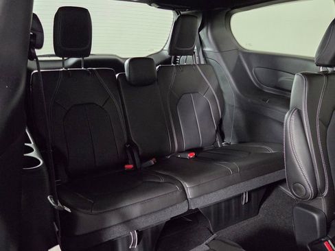 New 2026 Chrysler Pacifica Select image 37