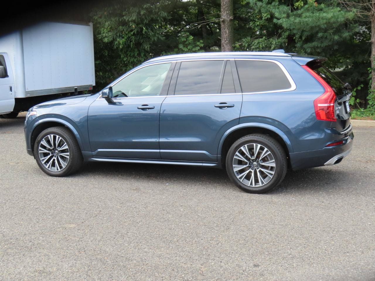 Used 2021 Volvo XC90 T5 Momentum w/ Climate Package AWD/4WD image 3