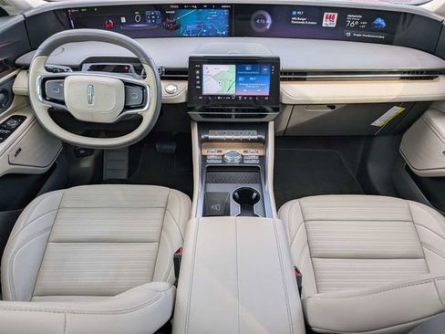 Used 2025 Lincoln Nautilus Reserve image 14